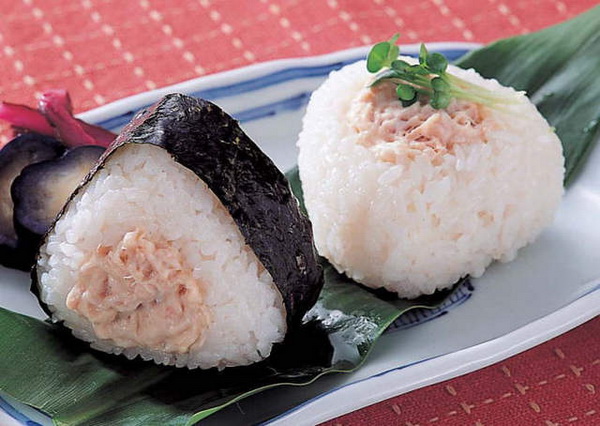 鲔鱼美乃滋饭团